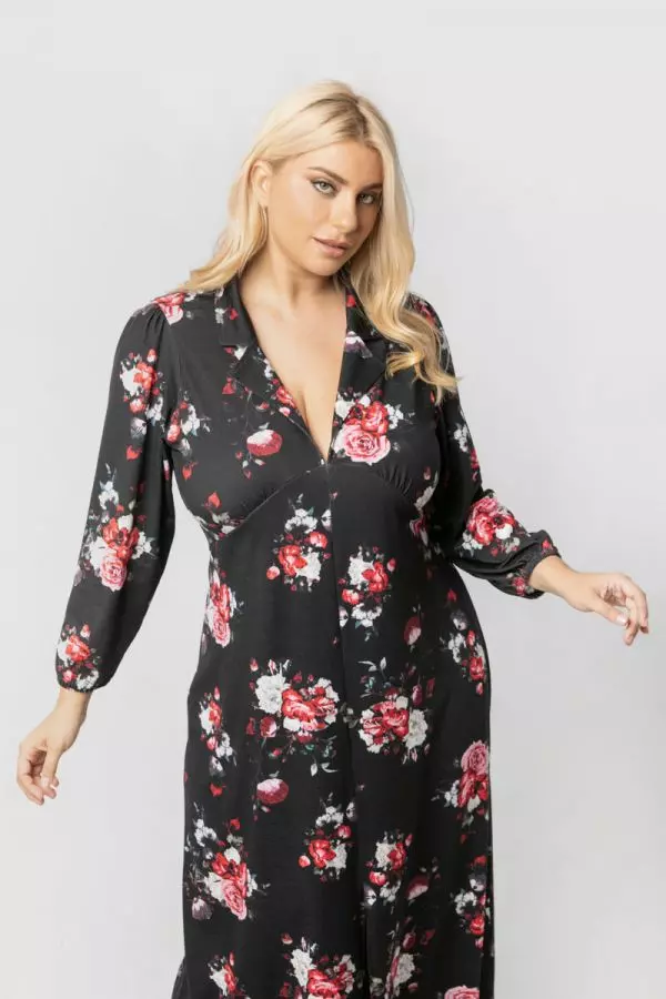 Midi floral φόρεμα με άνοιγμα μπροστά σε μαύρο/κόκκινο χρώμα