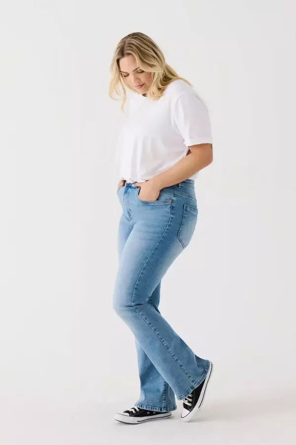 Jean bootcut παντελόνι σε denim blue χρώμα