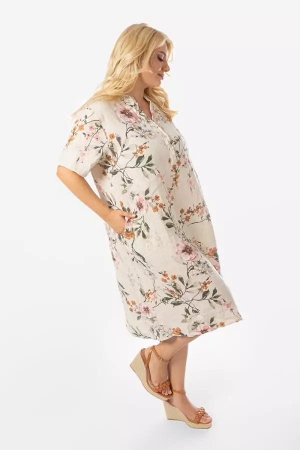 Λινό floral φόρεμα με τσέπες σε μπεζ χρώμα