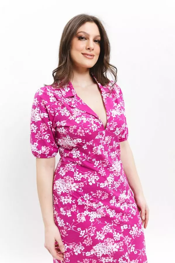 Midi floral φόρεμα με άνοιγμα μπροστά σε φουξ χρώμα