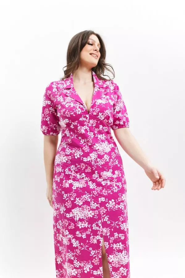 Midi floral φόρεμα με άνοιγμα μπροστά σε φουξ χρώμα