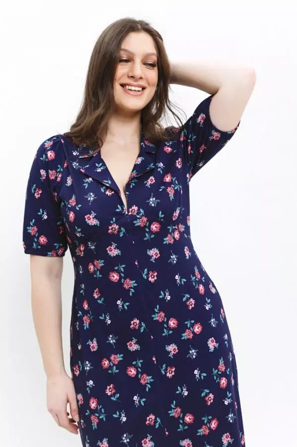Midi floral φόρεμα με άνοιγμα μπροστά σε μπλε σκούρο χρώμα