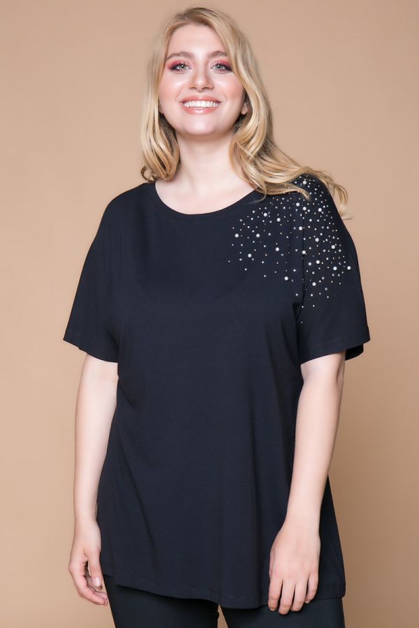 Μαύρη μπλούζα με πέρλες στο ώμο