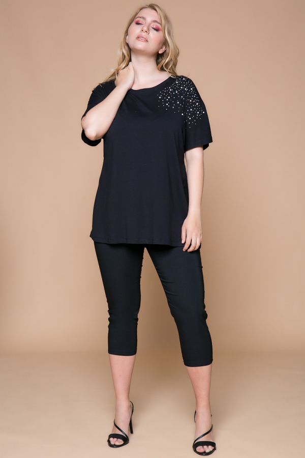 Μαύρη μπλούζα με πέρλες στο ώμο