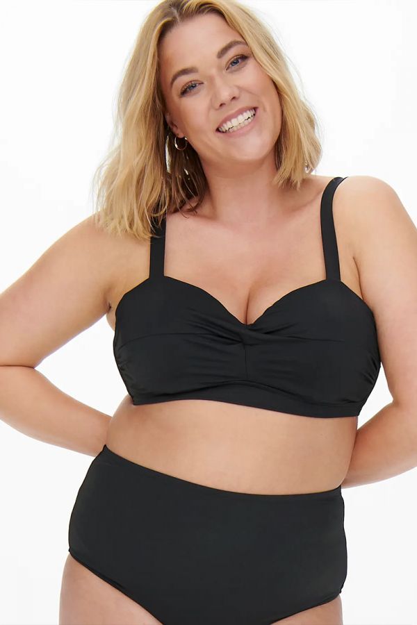 Bikini-top με σούρα σε μαύρο χρώμα