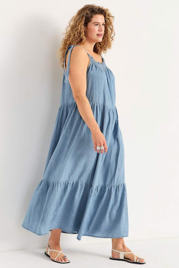 Φόρεμα με βολάν τελείωμα σε denim blue χρώμα