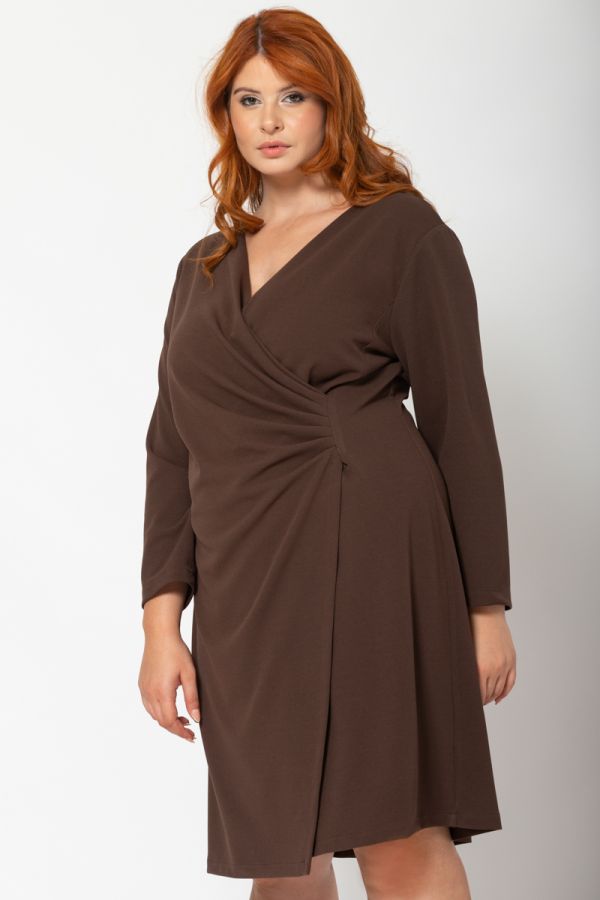 Κρουαζέ φόρεμα με σούρα σε σοκολά χρώμα
