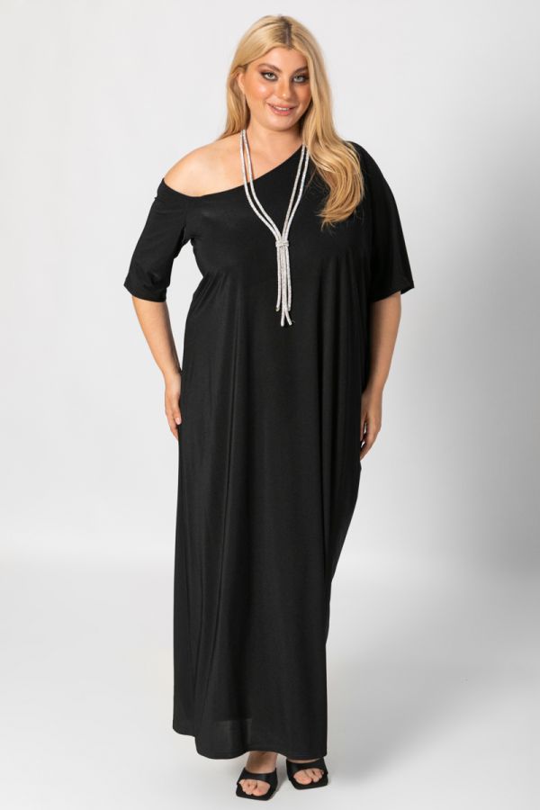 Maxi φόρεμα με στρας κολιέ σε μαύρο χρώμα