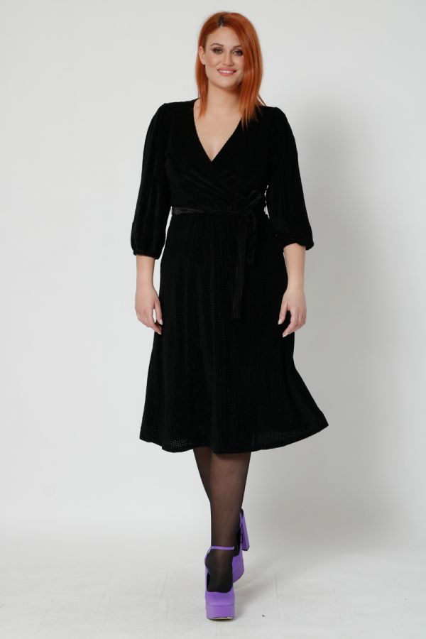 Φόρεμα βελουτέ με ζώνη σε μαύρο χρώμα 1xl,2xl,3xl,4xl,5xl