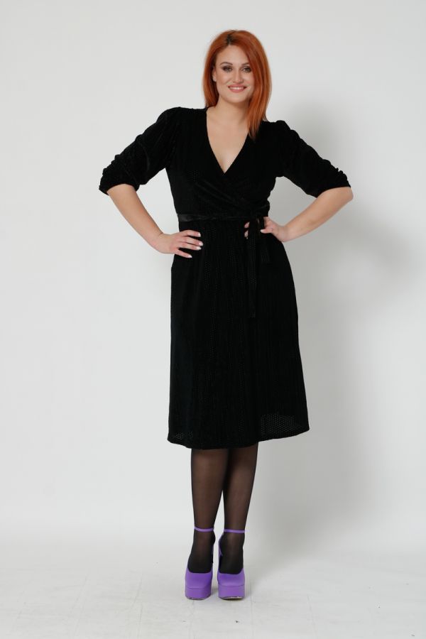 Φόρεμα βελουτέ με ζώνη σε μαύρο χρώμα 1xl,2xl,3xl,4xl,5xl