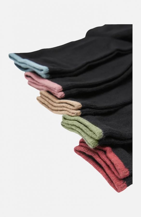 Μαλακές κάλτσες χρωματιστές στις άκρες σε μαύρο χρώμα (4+1) 1xl 2xl 3xl 4xl 5xl
