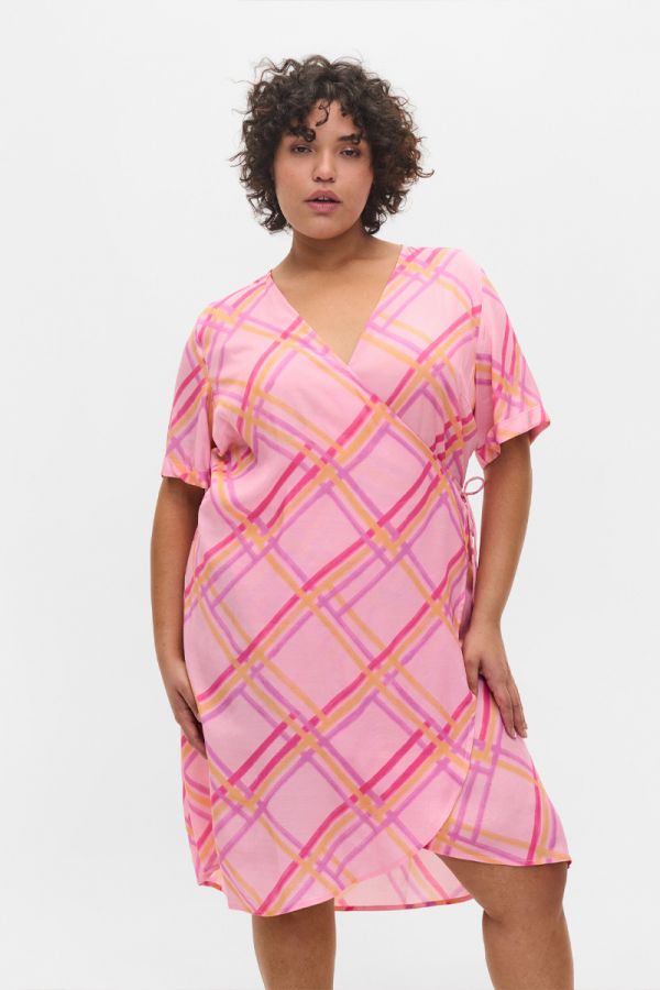 Κρουαζέ κοντομάνικο φόρεμα με σχέδια σε ροζ χρώμα