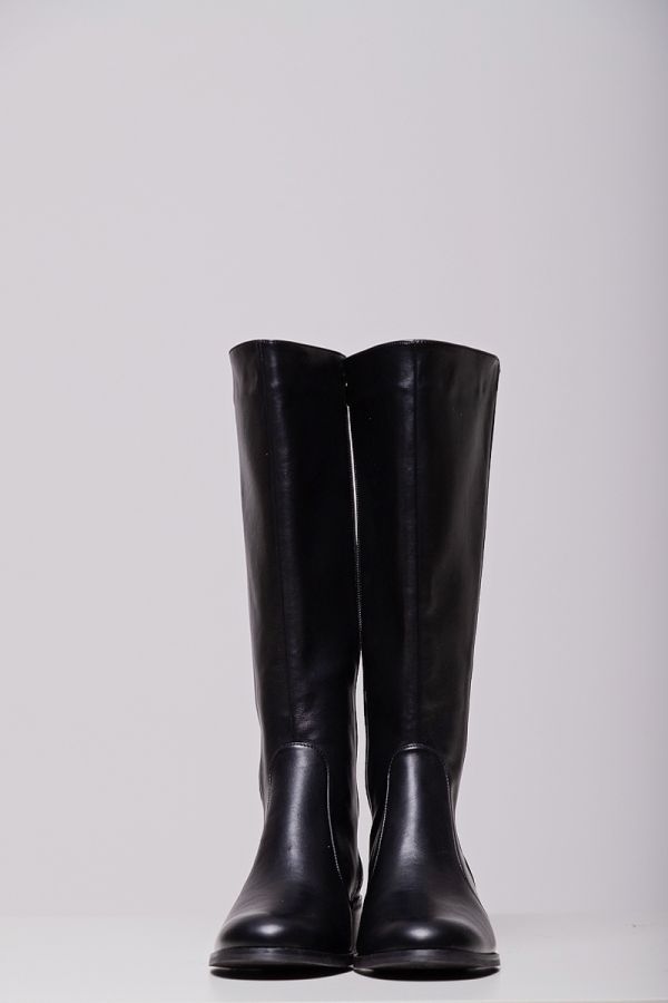 Leather-like μπότα ιππασίας με φαρδιά γάμπα και λάστιχο σε μαύρο χρώμα