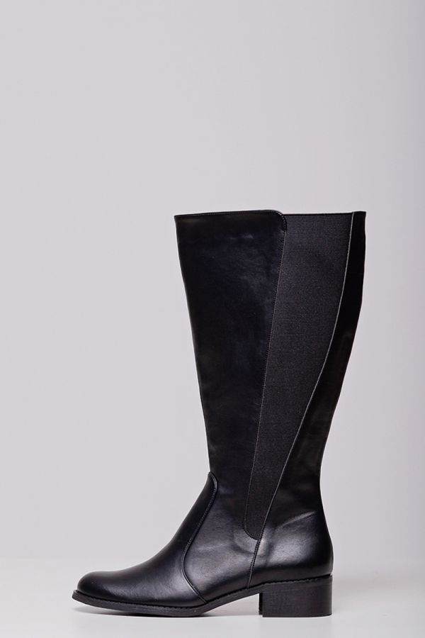 Leather-like μπότα ιππασίας με φαρδιά γάμπα και λάστιχο σε μαύρο χρώμα