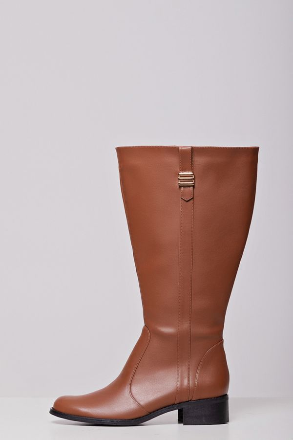 Leather-like μπότα ιππασίας με φαρδιά γάμπα σε σοκολά χρώμα 