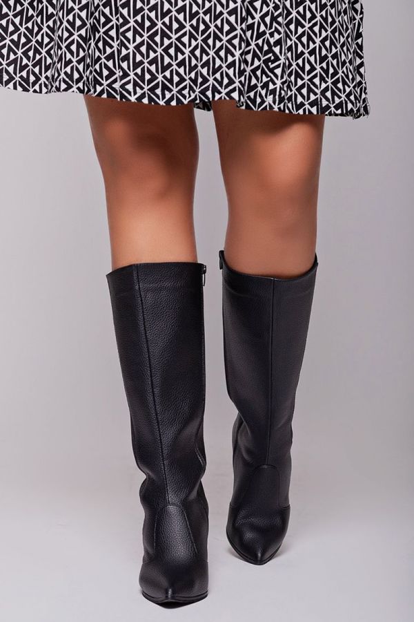 Leather-like μπότα με φαρδιά γάμπα και τακούνι σε μαύρο χρώμα
