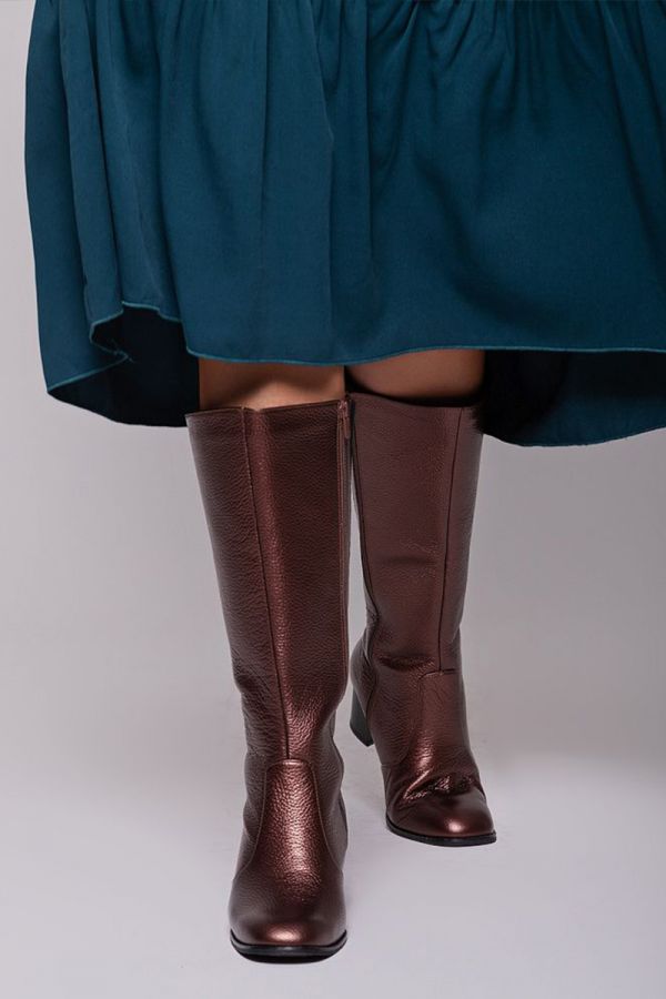 Real-leather μπότα με φαρδιά γάμπα και τακούνι σε μπρονζέ χρώμα 