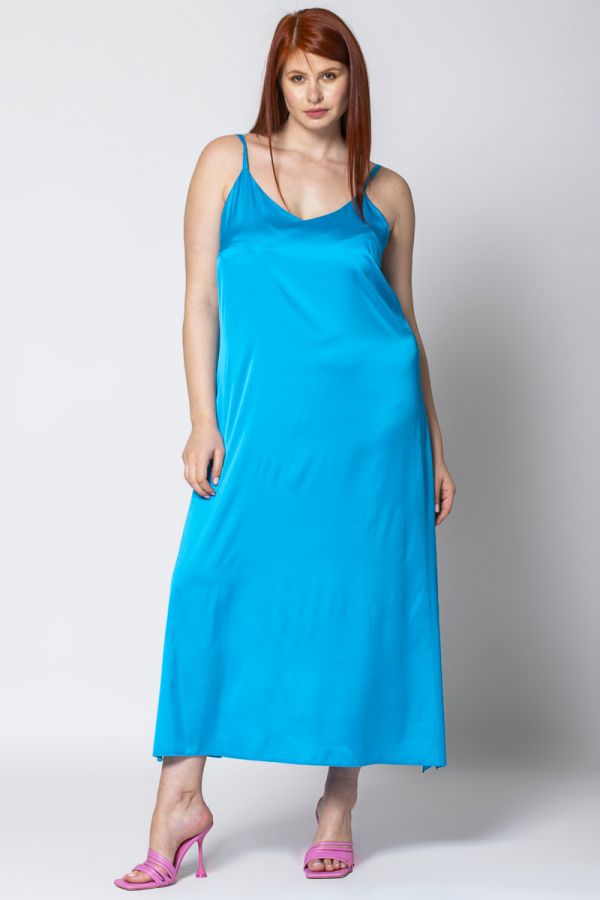 Μακρύ σατέν φόρεμα με τιράντες σε τυρκουάζ χρώμα