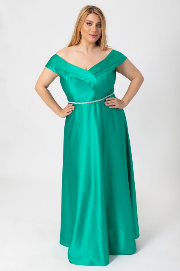 Maxi σατέν φόρεμα με στρας στη μέση σε πράσινο χρώμα 1xl 2xl 3xl 4xl 5xl 