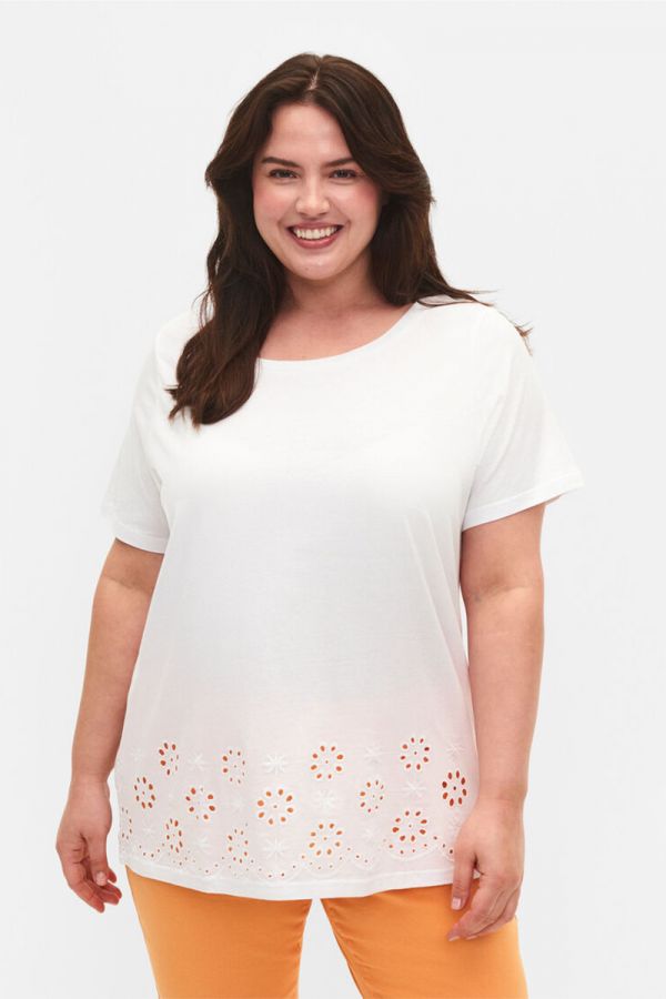 Μπλούζα με διάτρητο σχέδιο στο τελείωμα σε λευκό χρώμα