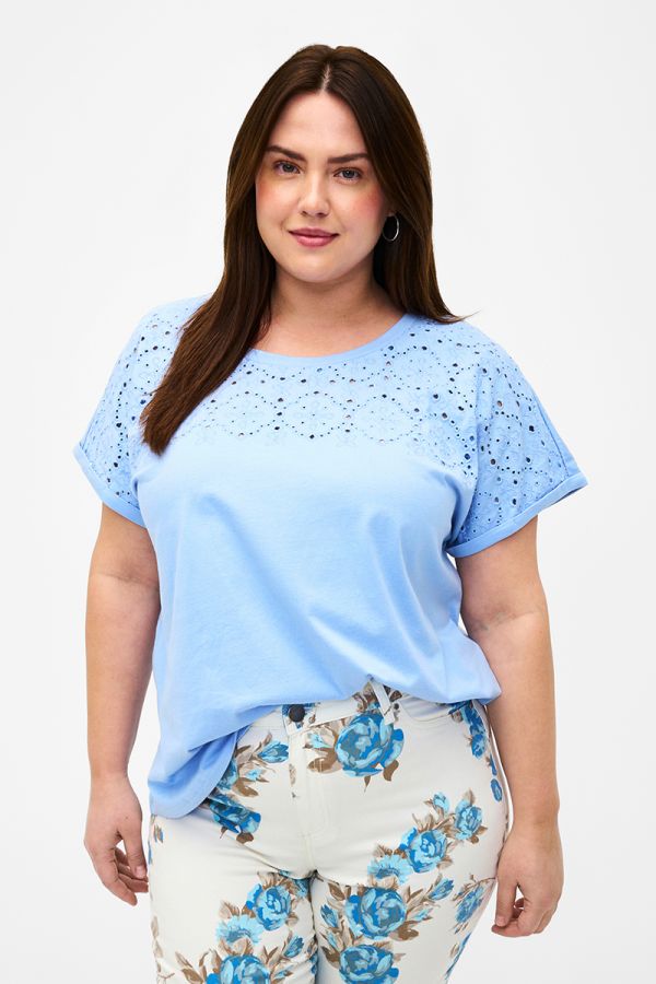 Μπλούζα με διάτρητο σχέδιο σε γαλάζιο χρώμα