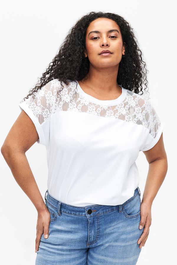 Cotton ελαστική μπλούζα με δαντέλα σε λευκό χρώμα