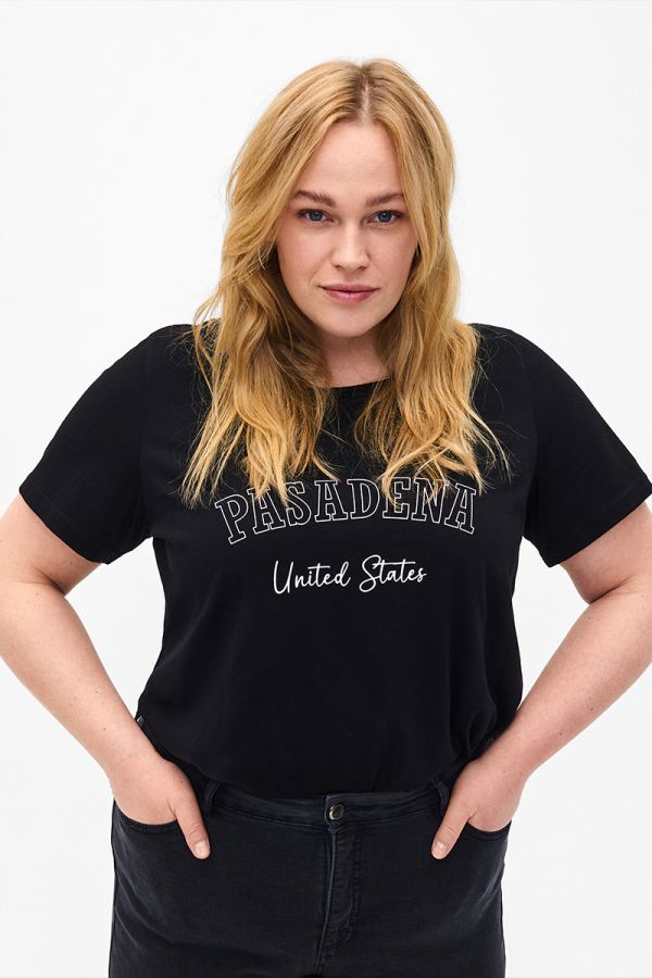 Βαμβακερό t-shirt με τύπωμα 'Pasadena' σε μαύρο χρώμα