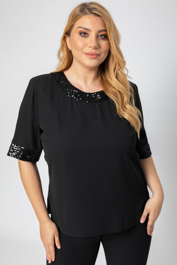 Κοντομάνικη μπλούζα με πούλιες σε μαύρο χρώμα 1xl 2xl 3xl 4xl 5xl 