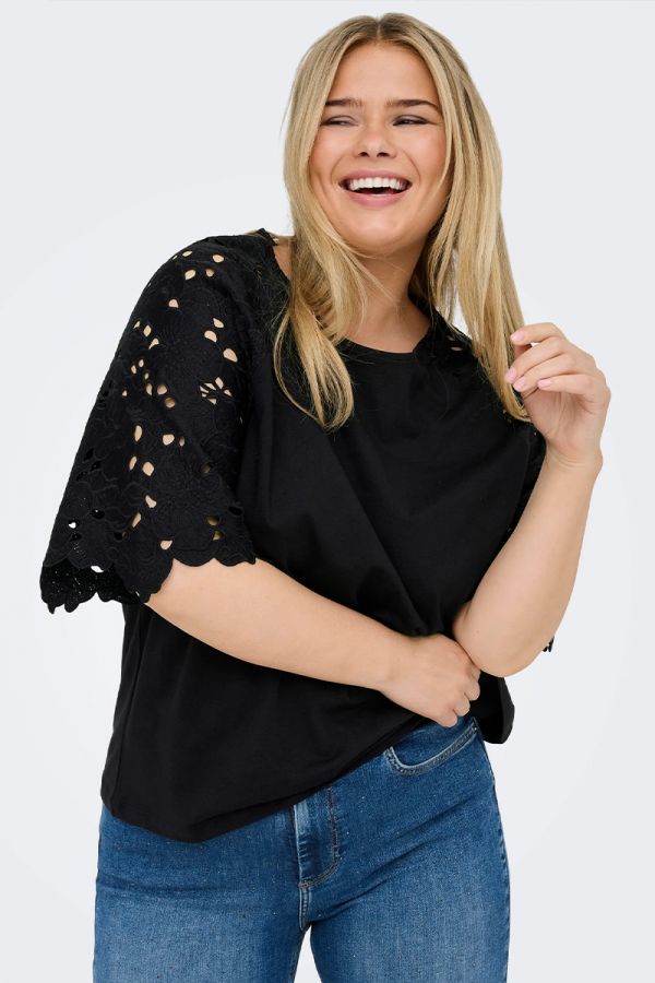 Μπλούζα με μανίκια broderie anglaise σε μαύρο χρώμα 