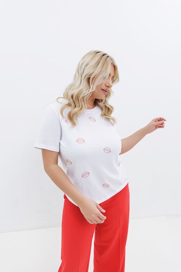 T-shirt με τύπωμα στρας χείλη σε λευκό χρώμα