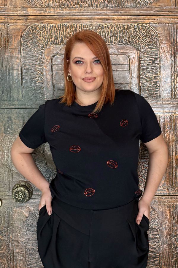 T-shirt με τύπωμα στρας χείλη σε μαύρο χρώμα