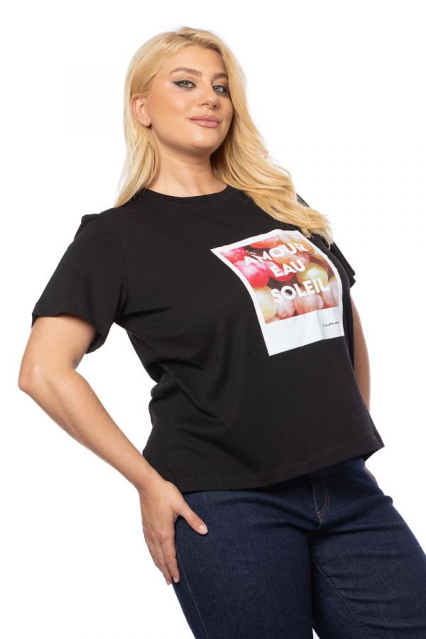 T-shirt με τύπωμα 'Amour Eau Soleil' σε μαύρο χρώμα