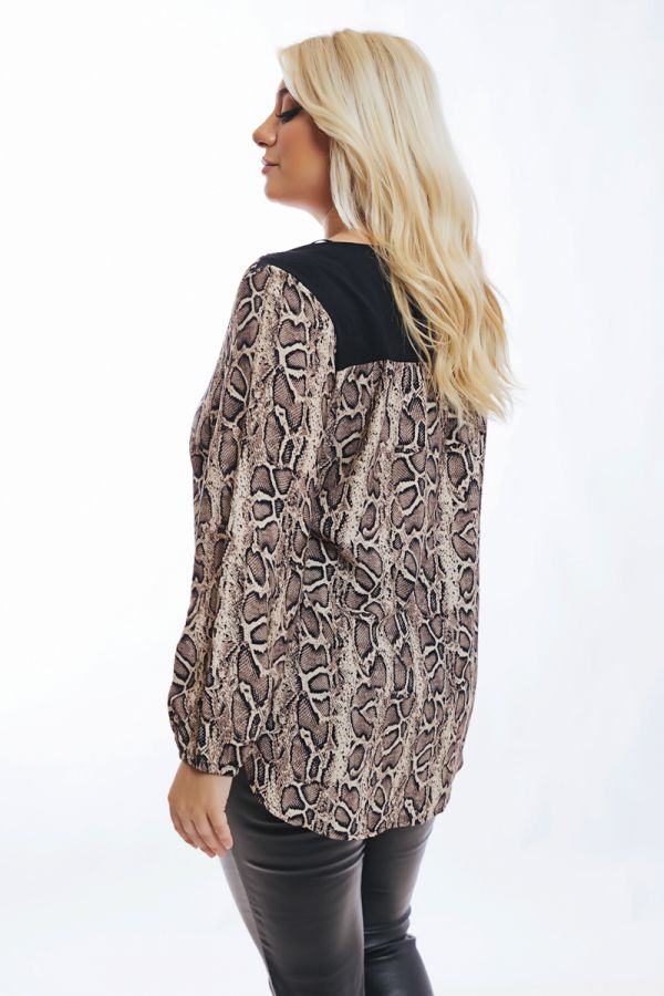 Snake print μπλούζα και ανοίγματα στα πλαϊνά σε μπεζ χρώμα