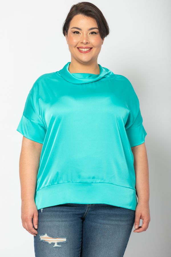 Σατέν μπλούζα με ξεχυλωτό γιακά σε γαλάζιο χρώμα