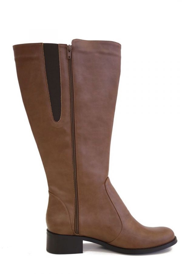 Leather-like μπότα με φαρδιά γάμπα και λάστιχο σε σοκολά χρώμα 