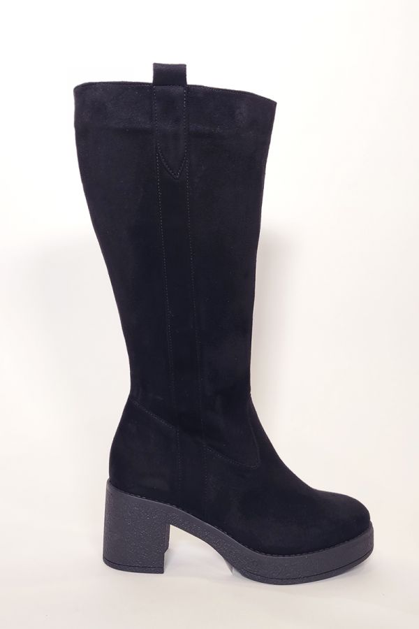 Σουετίνη μπότα με κρεπ σόλα σε μαύρο χρώμα