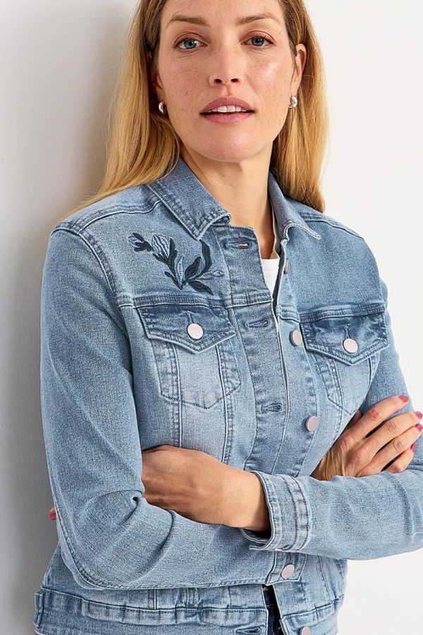 Jean jacket με κέντημα σε denim medium blue χρώμα