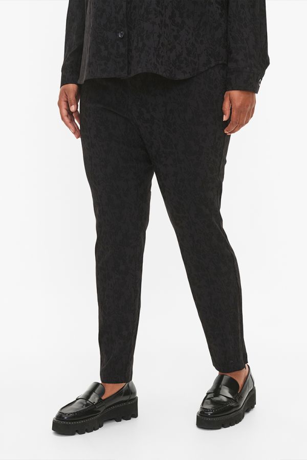 Ελαστικό παντελόνι brocar σε μαύρο χρώμα