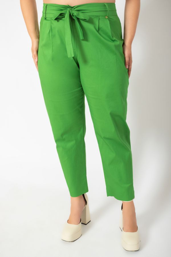Παντελόνι καμπαρντίνα με ζώνη σε πράσινο χρώμα