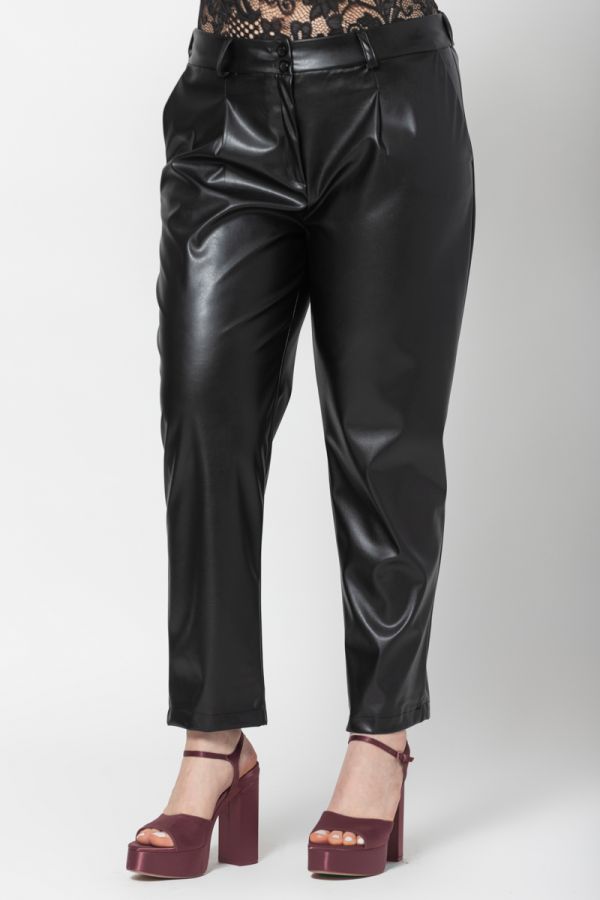 Παντελόνι leather-like με πιέτες σε μάυρο χρώμα 1xl,2xl,3xl,4xl,5xl