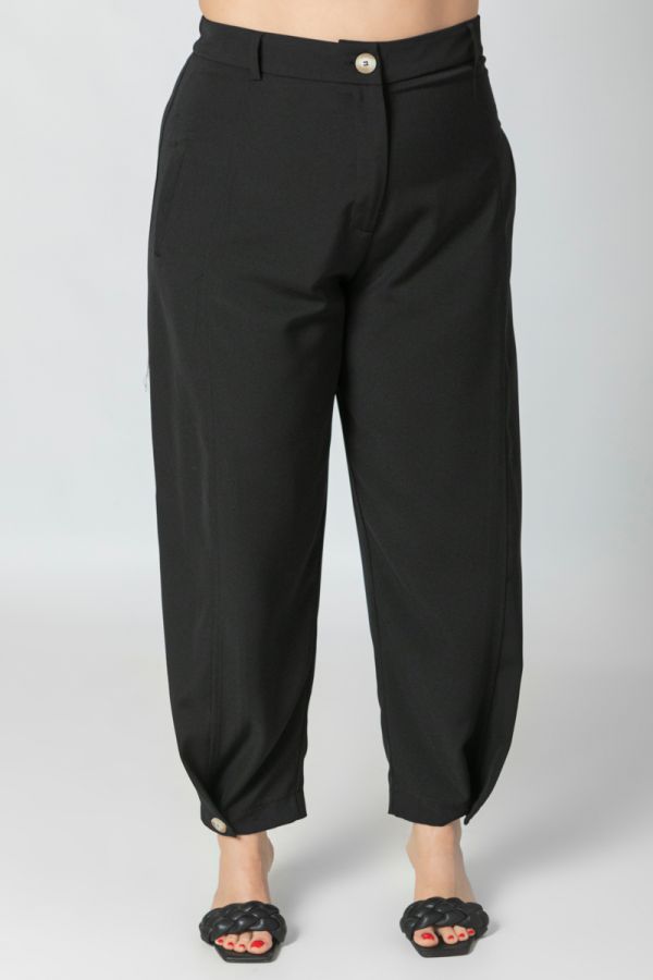Παντελόνι με κουμπί στο τελείωμα σε μαύρο χρώμα