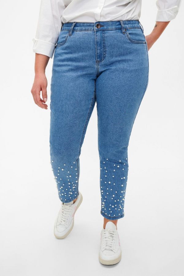 Slim jean με πέρλες στο τελείωμα σε denim light blue χρώμα
