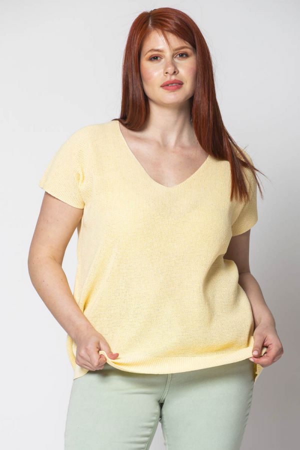 Πλεκτή μπλούζα κοντομάνικη με V λαιμόκοψη σε κίτρινο χρώμα