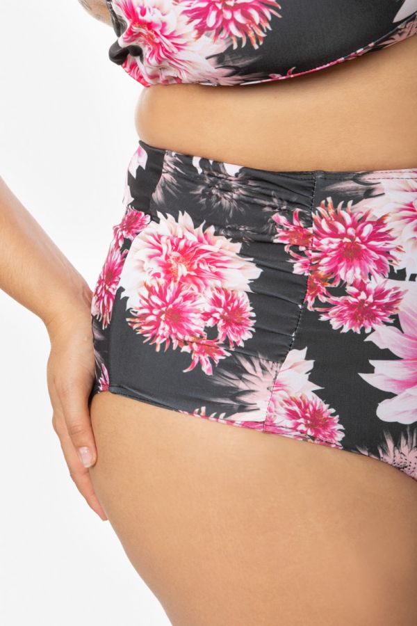 Ψηλόμεσο floral bikini-slip με σούρες σε μαύρο/ροζ χρώμα