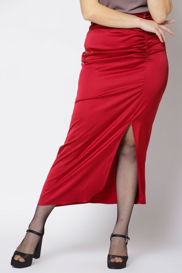 Σατέν maxi φούστα με άνοιγμα στο πλάι σε μπορντώ χρώμα 