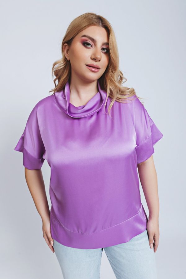 Σατέν μπλούζα με ξεχυλωτό γιακά σε λιλά χρώμα 1xl 2xl 3xl 4xl 5xl 