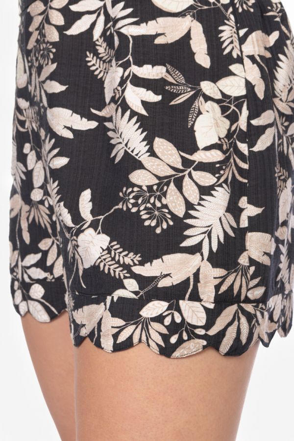 Ψηλόμεσο floral shorts σε τύπος χρώμα
