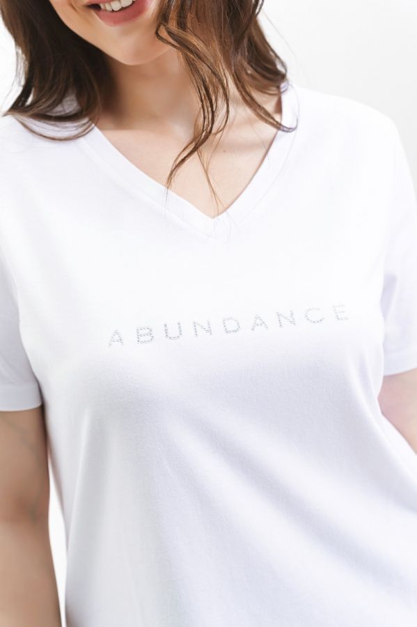 T-shirt με στρας 'Abundance' σε λευκό χρώμα
