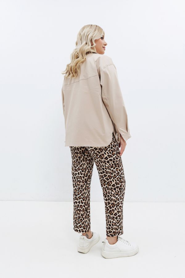 Jacket με τσέπες μπροστά σε μπεζ χρώμα