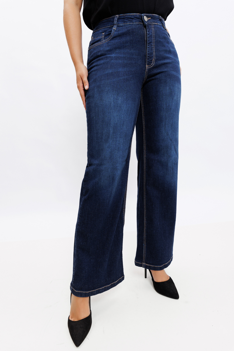  Φαρδύ καμπάνα jean σε dark blue denim χρώμα 2025